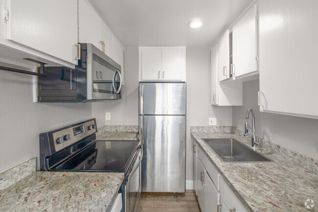 1BR, 1BA - 541SF - Kitchen
