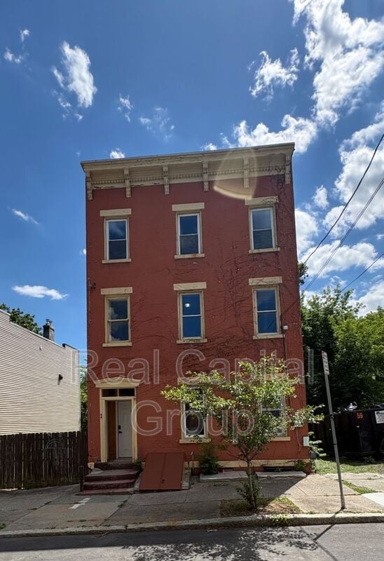 Building Photo - 44 Alexander St Unit Apt 3