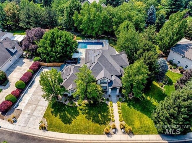 Building Photo - Luxury Home with Pool in the Heart of Eagle | 2 Primary Suites | ½ Acre