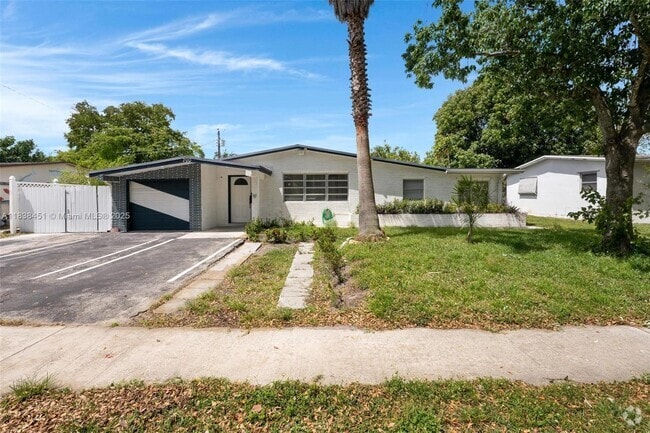Building Photo - 700 SW 67th Ave Rental