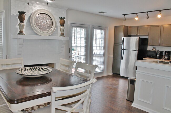 Photo - 7245 Meeting St