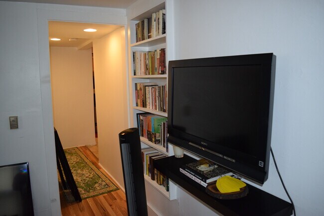 Living Room 2 - 114 College Ave Unit Apt 3