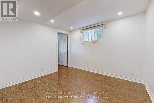 Photo - 142 Combe Ave