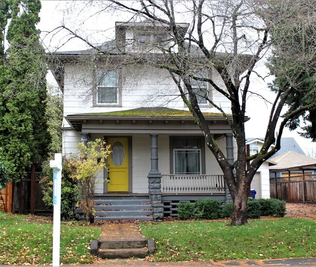 Building Photo - Vintage PDX Four-Square with Upgrades! Rental