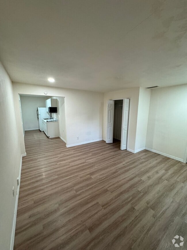 Building Photo - 1412 E Lemon St Unit Studio A Rental