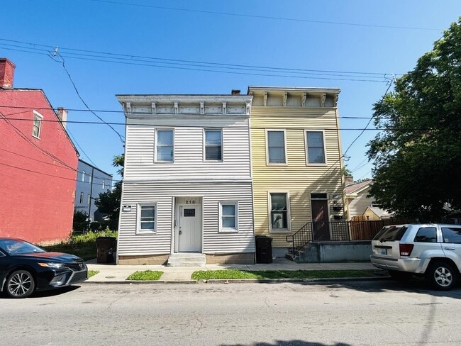 Building Photo - 218 E 12th St Unit 218 E 12th St. 1 (1f)
