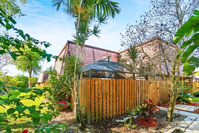 Building Photo - 7536 Courtyard Run E