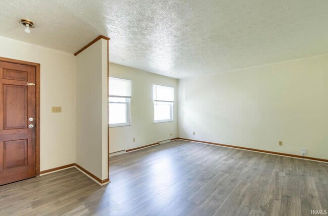 Photo - 601 N Smith Rd