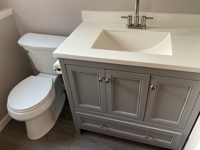 Photo - 1717 W Lake St