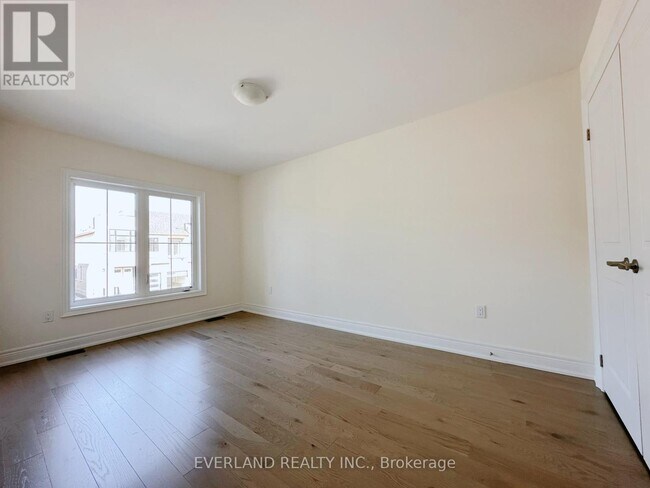 Photo - 50 Hercules Clb Dr