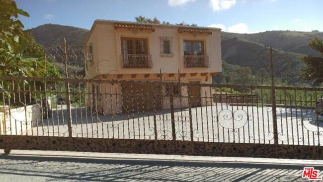 Photo - 28247 Via Acero St