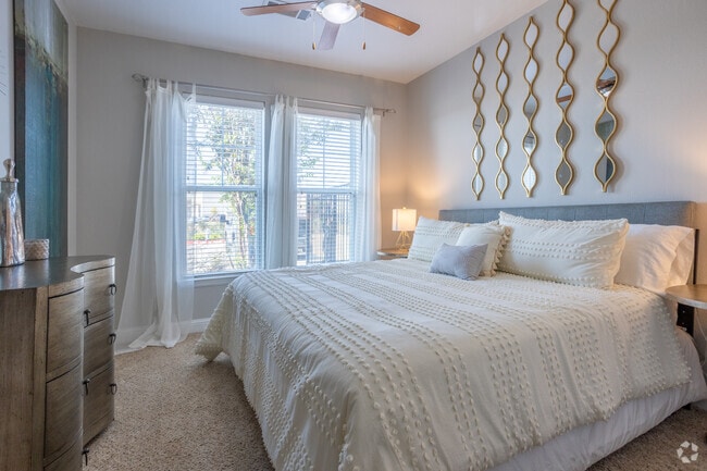 1 BR, 1 BA - 862 SF