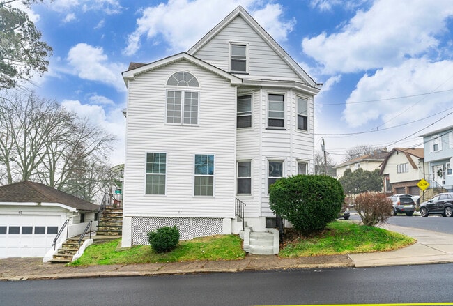 Building Photo - 97 Fenner Ave Unit 2