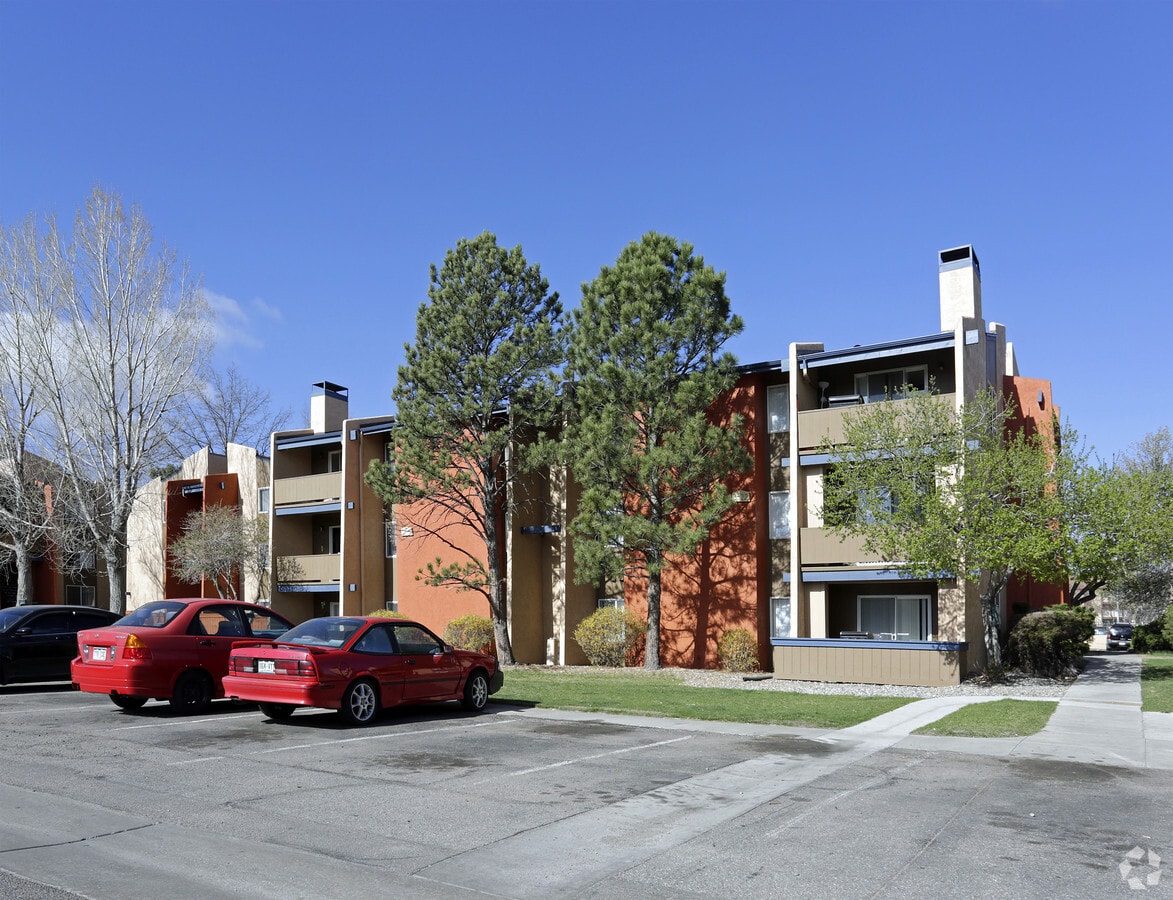 Greentree Village Apts Income Qualified For Rent In Colorado Springs
