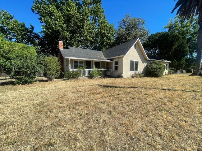 Building Photo - 3bd 1ba