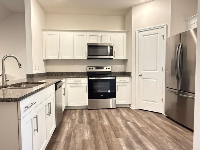 Photo - 3 Bedrooms 1 Garage & Open space one the Main Floor