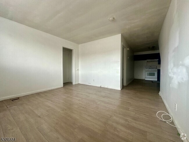 Building Photo - 530 Valley Brook Ave Rental