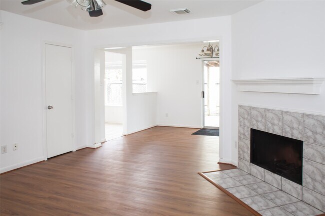 Photo - 8910 Sage Pl Dr