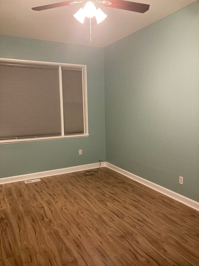 living room - 2319 W 25th St Unit 1