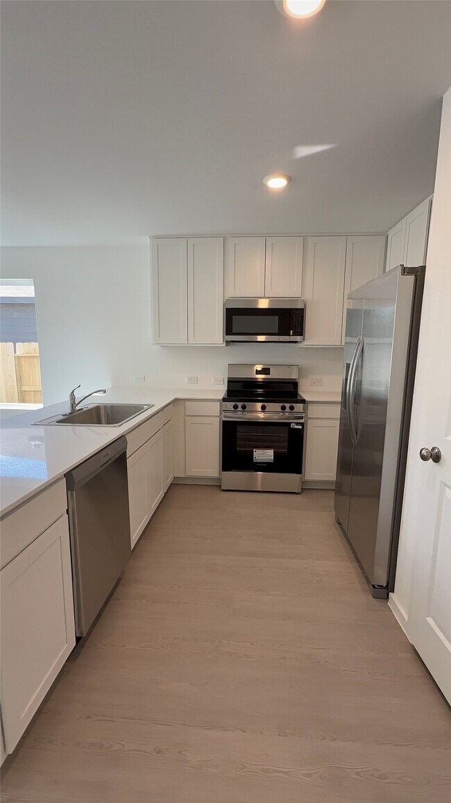 Photo - 331 Parkin Ct