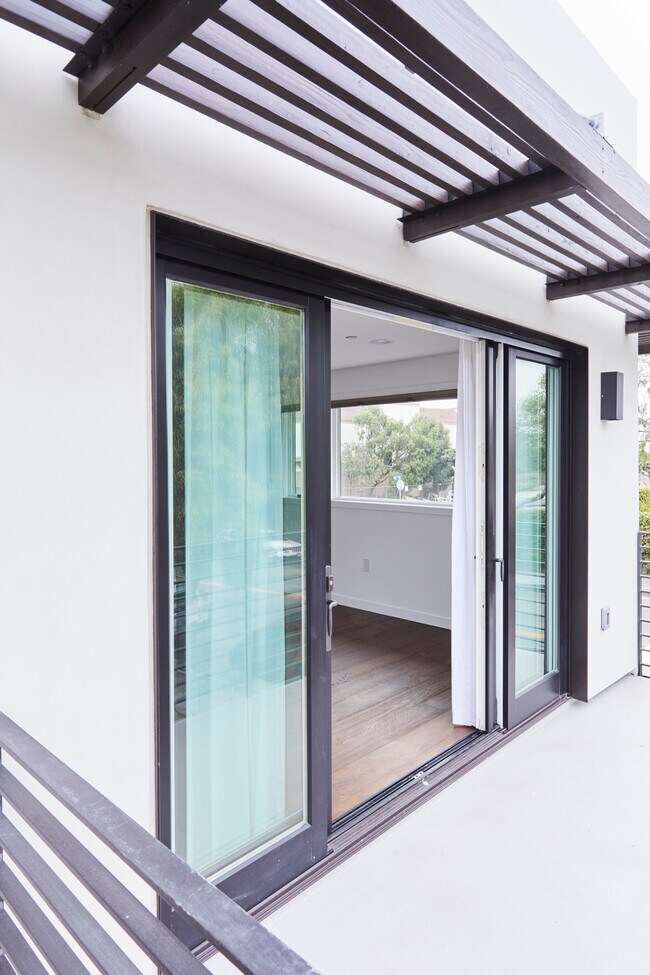 Photo - 321 Rose Ave