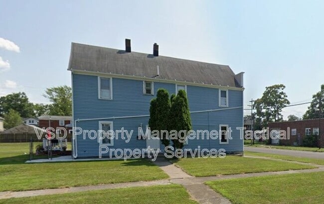 Building Photo - 2907 Oakwood Ave Unit #1