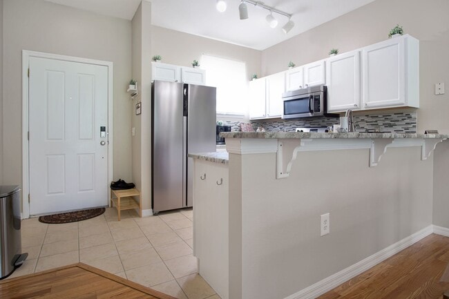 Photo - Modern 3-Bedroom, 2-Bath Townhouse near Ch...