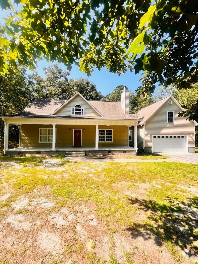 Building Photo - Tucked Away 3 Bedroom Gem on Private Road ... Rental