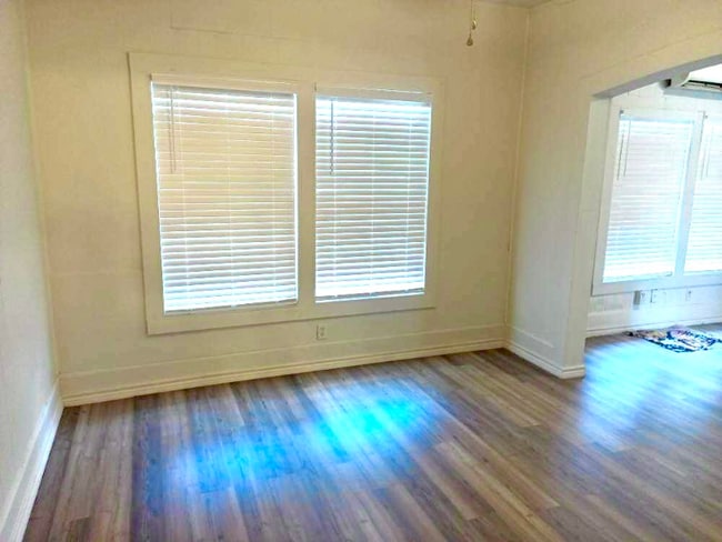 Photo - 308 W 8th St