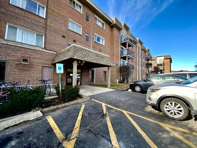 Building Photo - 4500 Beau Monde Dr Unit 101