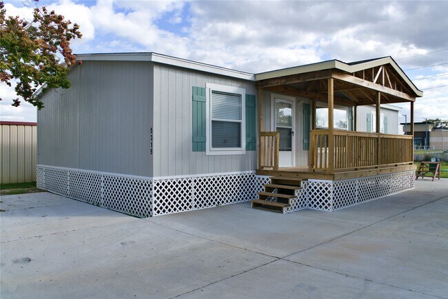 Building Photo - 5323 Green Ln Unit A