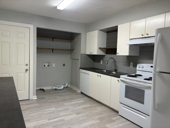 Photo - 810 E Oak Ave Unit Oak Street East 810 Apt.B