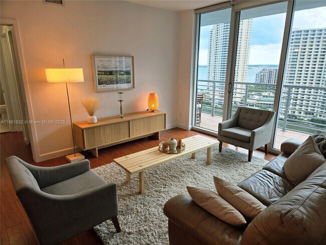 Building Photo - 335 S Biscayne Blvd Unit 2105 Rental