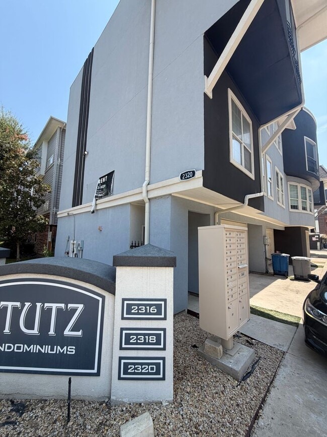 Photo - 2320 Stutz Dr Unit B 1