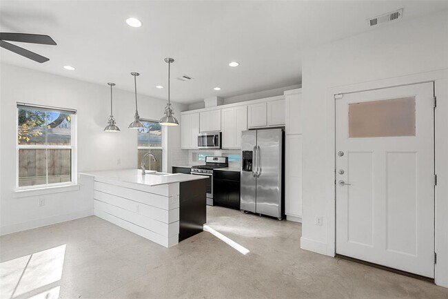 Photo - 1003 Fiesta St