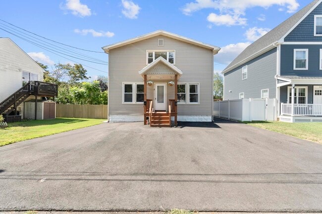 Building Photo - 8 York St Rental