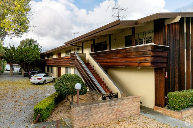 Photo - 347-367 Everett Ave