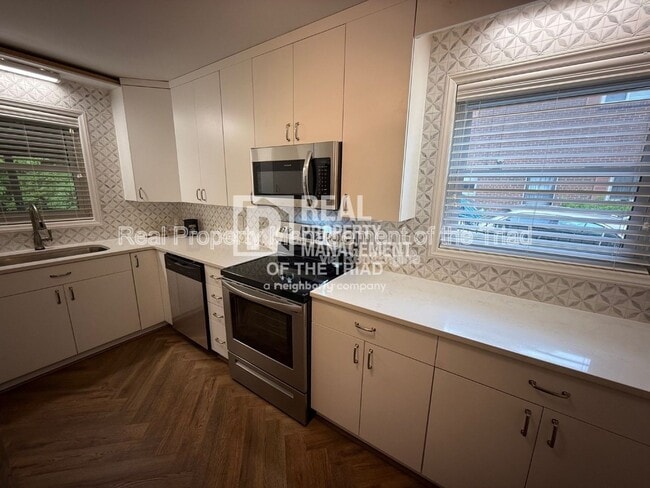 Photo - 1507 Berwick Rd SW