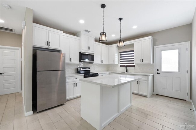 2202 N Hester St Unit 3