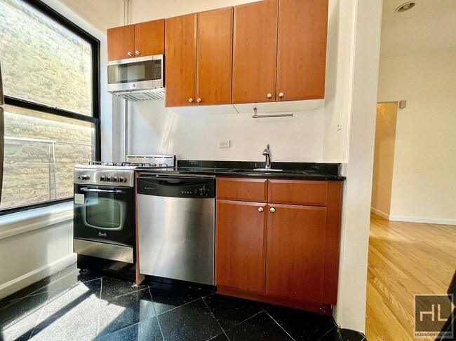 Photo - East 12th Street Unidad 63