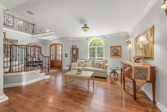 Photo - 405 Pondview Ct