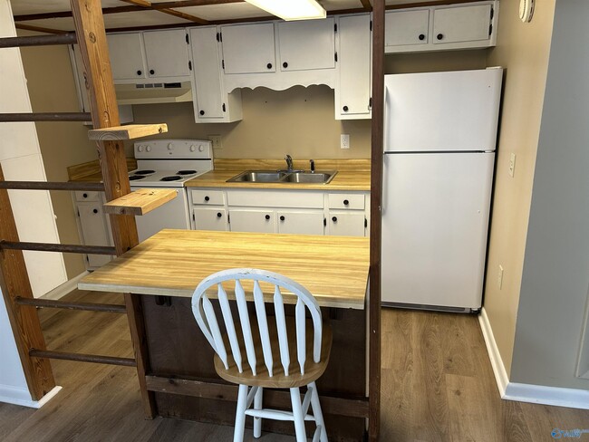 Photo - 1422 Humes Ave NE Unit B