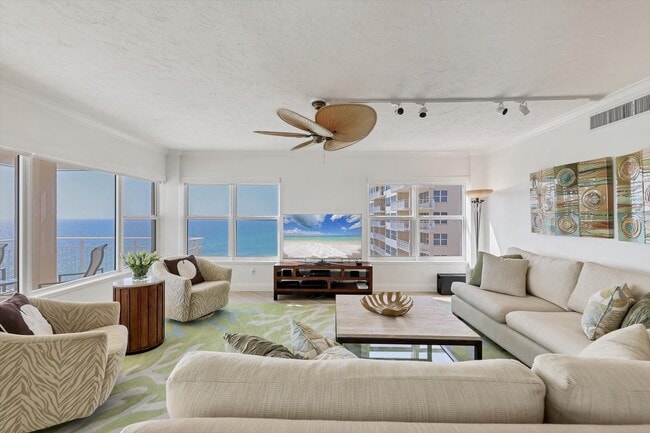 Building Photo - 601 Longboat Club Rd