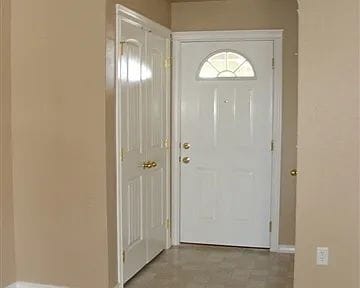 2 bed / 1 bath ground-floor apartment in a convenient location in west Boise