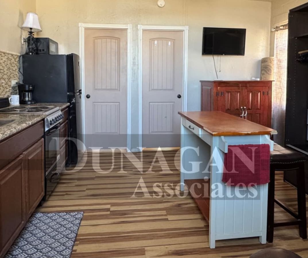 Photo - 1 Bedroom, 1 Bath upstair apartment Unit B