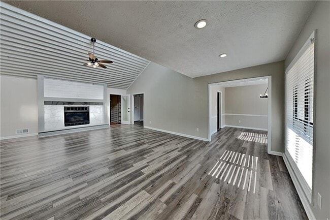 Photo - 1318 Shiloh Trail E Northwest