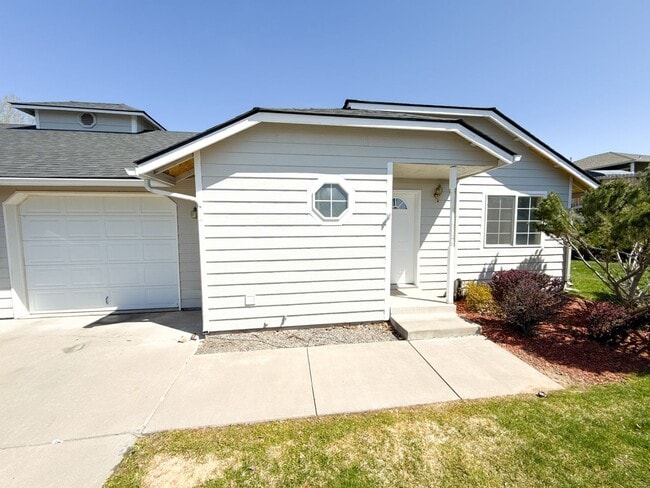 Building Photo - 5542 Glenridge Wy Unit 5544 Glenridge Way