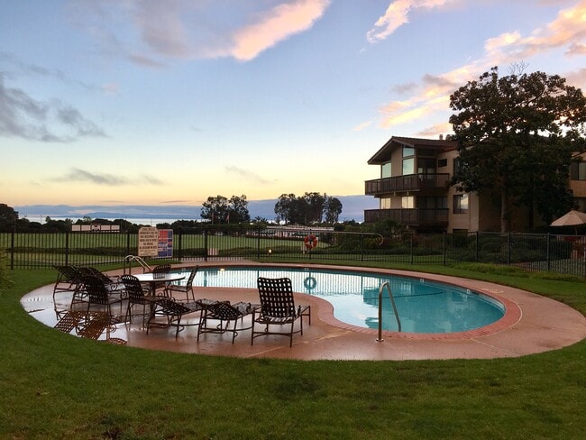 Community Pool - 3375 Foothill Rd Unit 1033