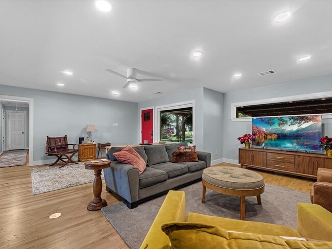 Photo - 712 Barbara St