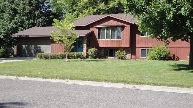 Photo - 708 18th St S